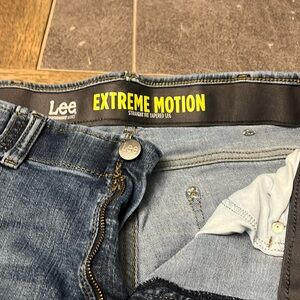 Lee extreme motion straight for tapered leg